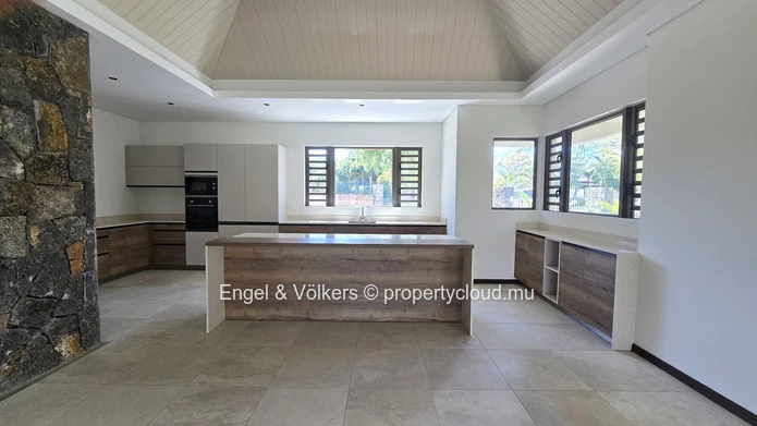 Elegant 4-Bedroom Villa in Anahita Golf & Spa Resort