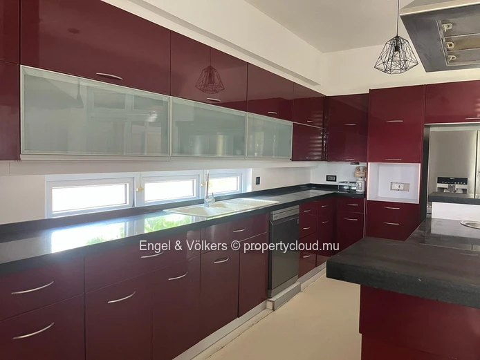 For sale -  Five-bedroom house in Albion