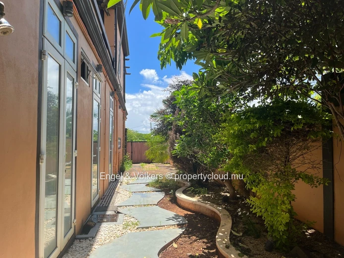 For sale -  Five-bedroom house in Albion