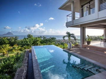 5 Bedroom Villa