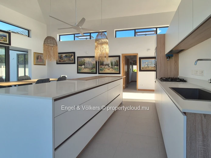 Contemporary 3 bedroom Villa for long term rent in Tamarin