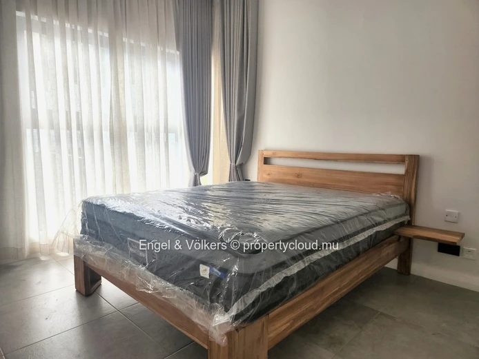 Spacious 3 bedroom apartment with communal pool