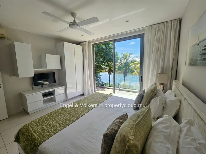 Elegant 3-Bedroom Waterfront Apartment with Scenic views