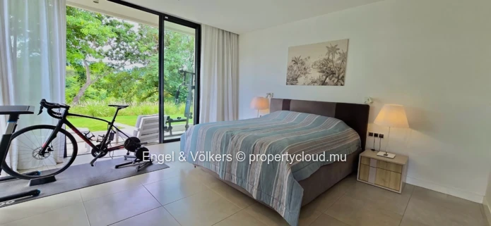 Secluded Island Lifestyle: Spacious Villa with Scenic Mountain Views