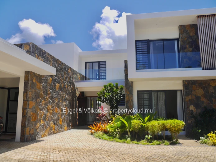 Exceptional Villa Bridging Ocean Luxury and Golfside Tranquility