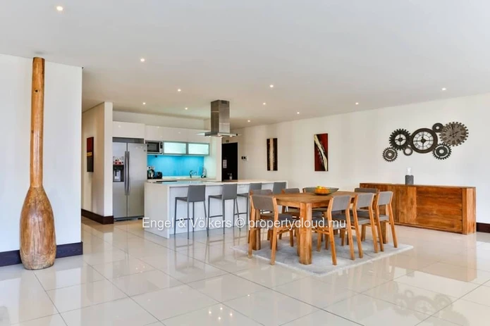 Luxury Lock-Up-and-Go Apartment – Panoramic Views, Effortless North Coast Living