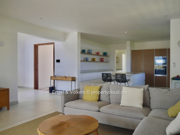 Exceptional Villa Bridging Ocean Luxury and Golfside Tranquility
