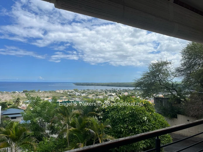 For Sale: Stunning 4-Bedroom Apartment with Magnificent Sea Views