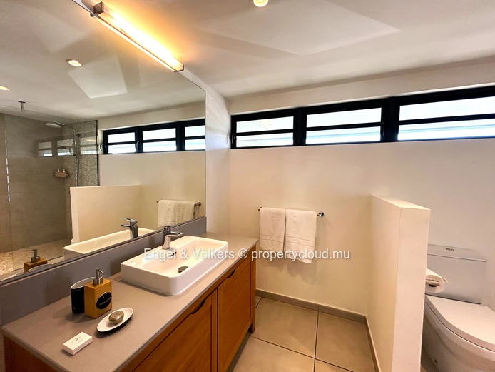 Modern 3-Bedroom Villa with pool & Mountain View