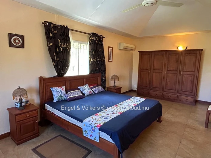 Charming and Spacious 5-Bedroom House for Rent – Large Plot, Private Pool & Peaceful Setting