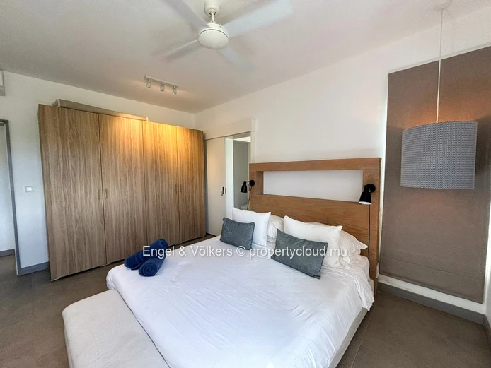 Ocean Serenity: Luxurious Sea Front Apartment