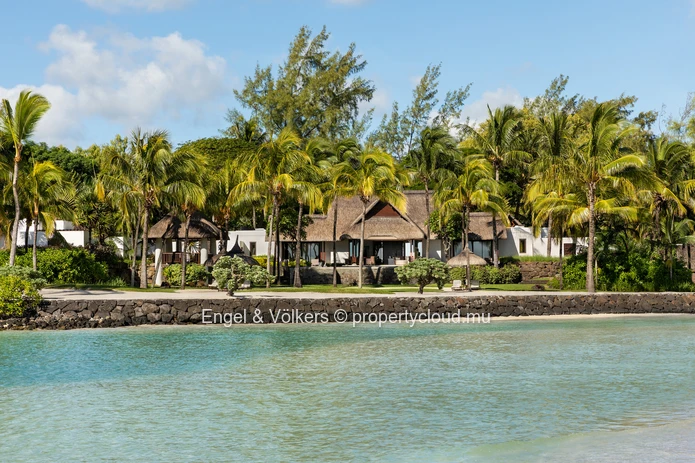 Exclusive Beachfront Villa Connected to a Prestigious 5-Star Resort