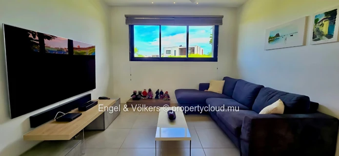 Secluded Island Lifestyle: Spacious Villa with Scenic Mountain Views