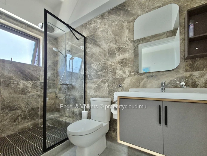 Modern Ground-Floor Apartment in the Heart of Tamarin