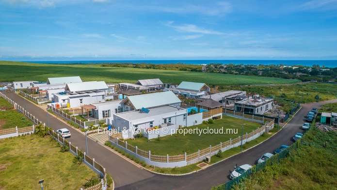 Marvellous 4-Bedroom Villa Near the Sea