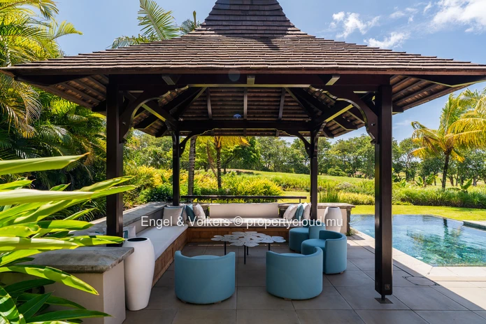 Contemporary Fairway Villa with Refined Outdoor Living