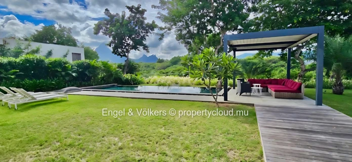Secluded Island Lifestyle: Spacious Villa with Scenic Mountain Views
