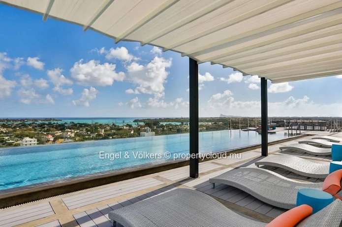 Luxury Lock-Up-and-Go Apartment – Panoramic Views, Effortless North Coast Living
