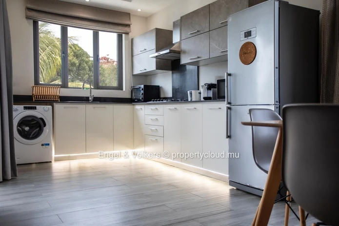 2-Bedroom Apartment for Sale in Pereybere – Quiet Setting, Communal Pool & Excellent Investment Oppo