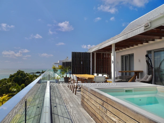 Beachfront Penthouse with Panoramic Sea Views