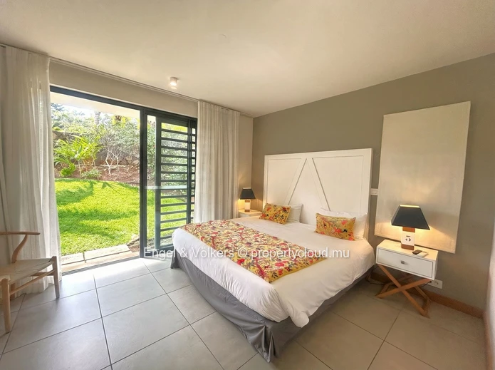 Contemporary 3-Bedroom Villa with Pool & Mountain View