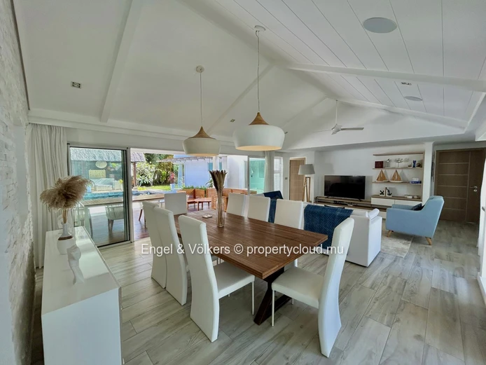 Exceptional Luxury Home for Sale – Secure Residence Near Amenities
