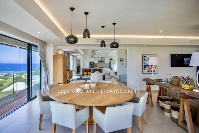Spectacular Villa with Panoramic Sea and Mountain Views